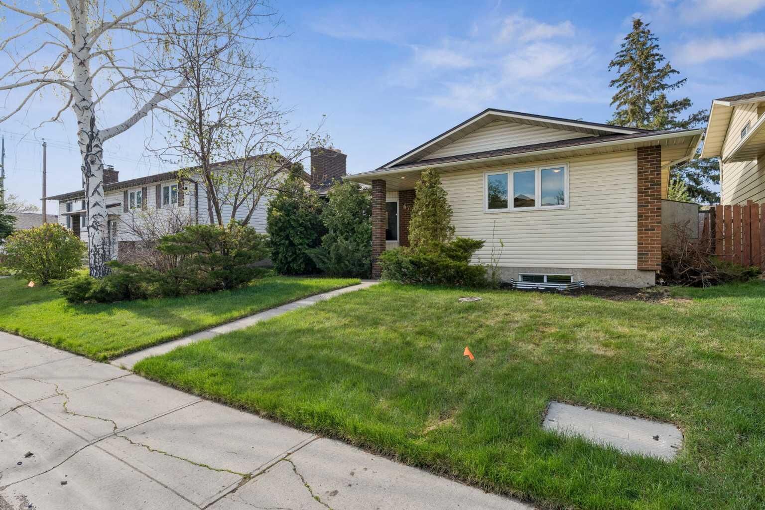 Property Photo:  6751 34 Avenue NE  AB T1Y 4M1 