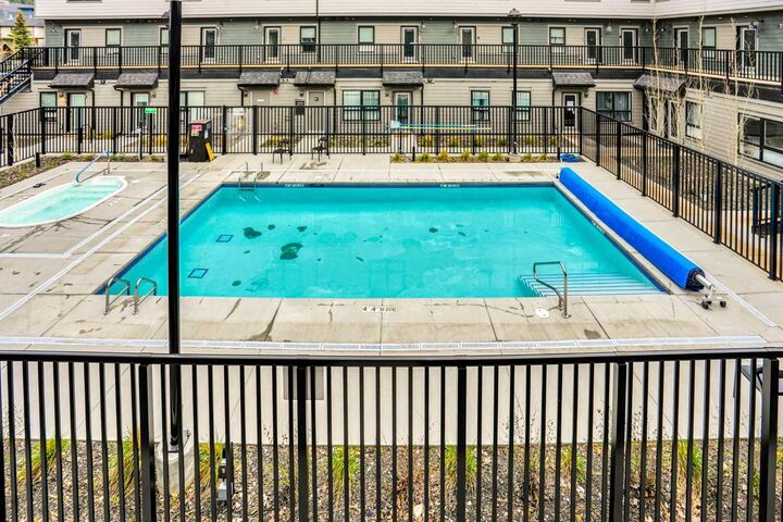 Photo de la propriété:  109 Kananaskis Way 206  AB T1W 2X2 