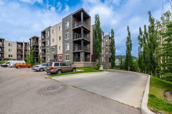 Property Photo: 195 Kincora Glen Road NW 423 AB T3R 0S3