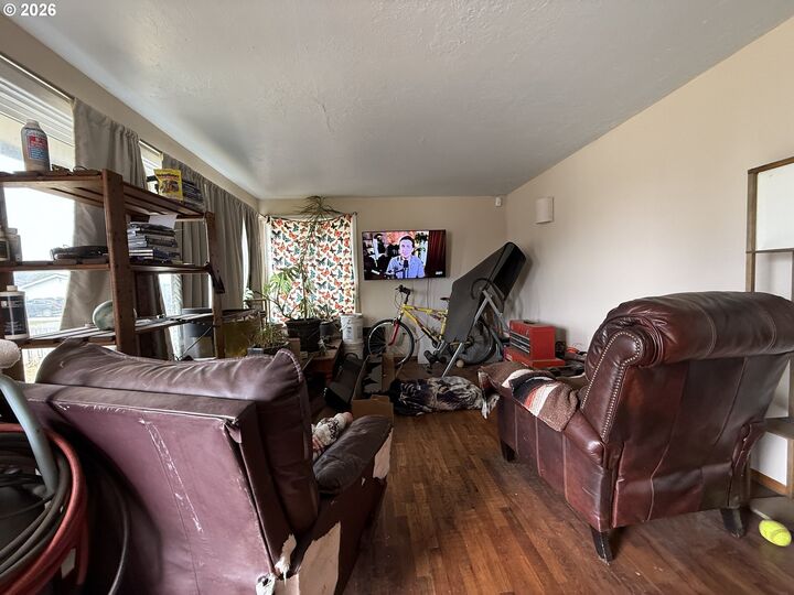 Property Photo: 1202 Iris St OR 97415