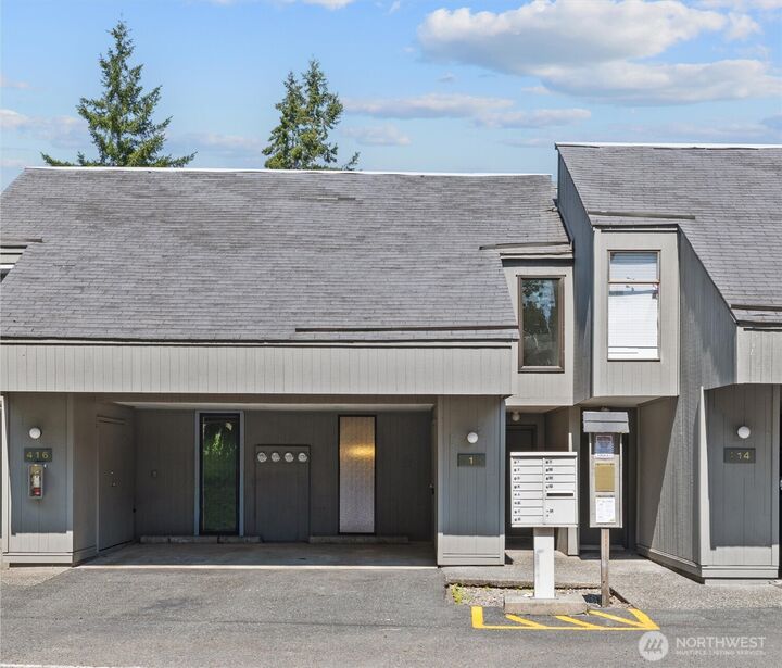 Property Photo:  6582  137th Avenue NE 415  WA 98052 