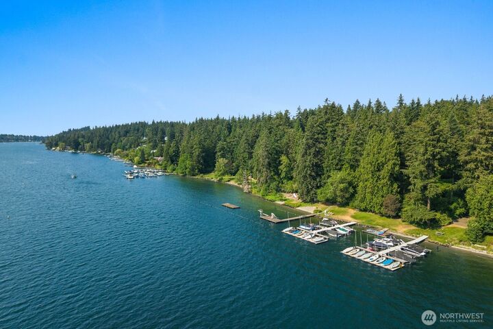 Property Photo:  10527 SE 27th Street  WA 98004 
