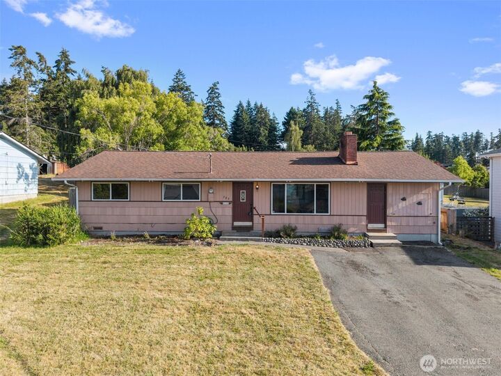 Property Photo:  705 NE 6th Street  WA 98236 