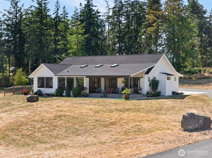 Property Photo:  2115  Chinook Ridge Lane  WA 98277 