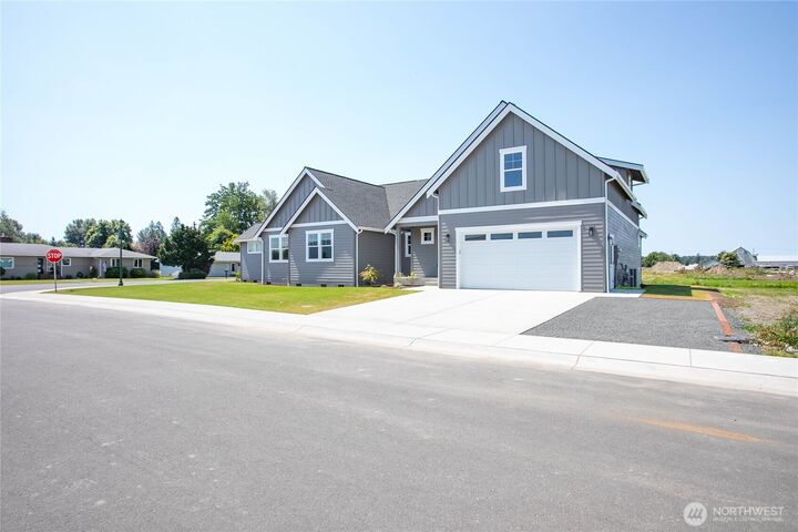 Property Photo: 400 W 3rd Street B WA 98247