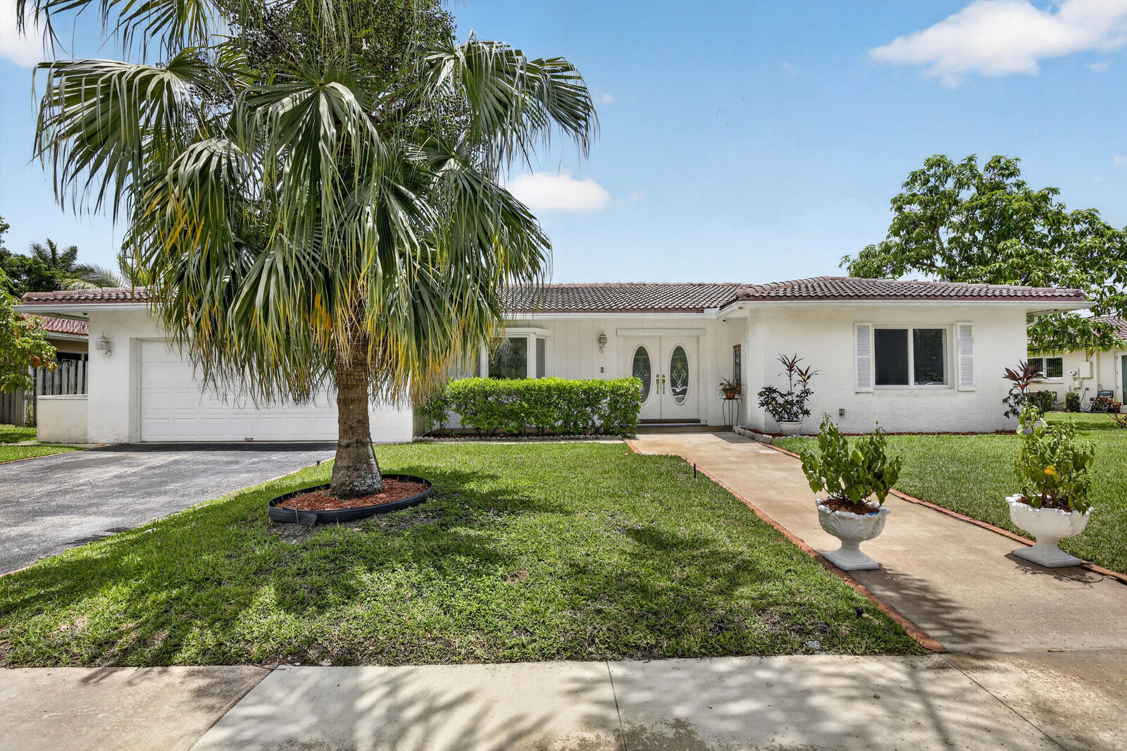 Property Photo: 410 Bonaventure Boulevard FL 33326