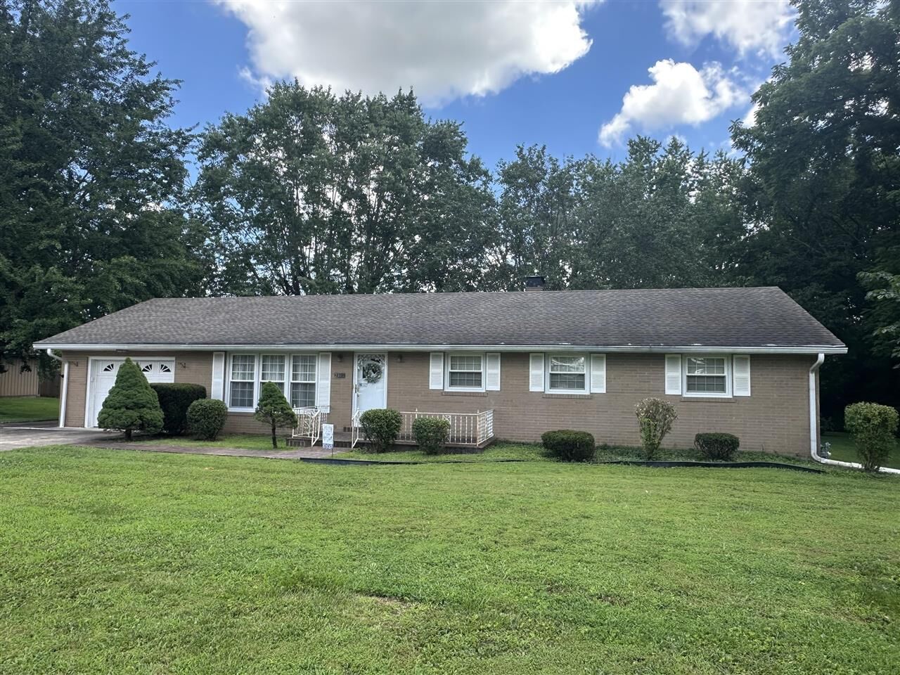 Property Photo: 2310 Grandview Court KY 42104