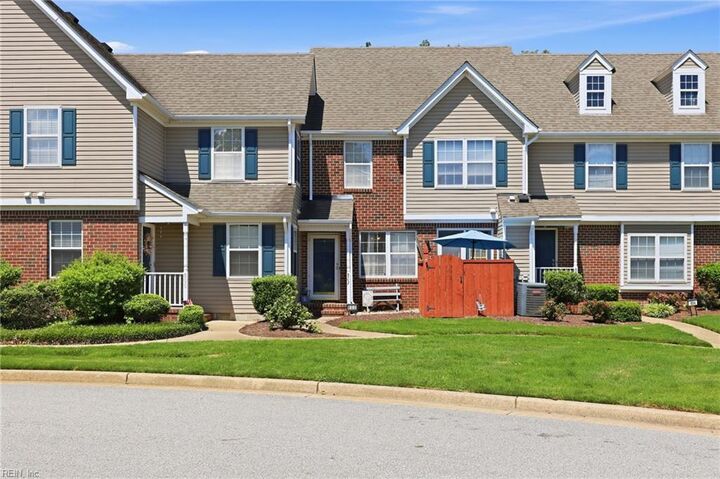 Property Photo: 802 Primrose Ln VA 23320