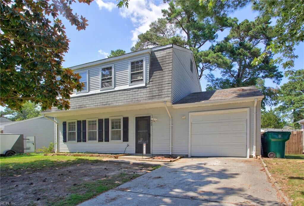 Property Photo:  945 Red Oak Cir  VA 23608 