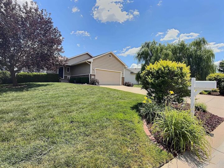 Property Photo:  1422 E Prairie Hill  KS 67219 