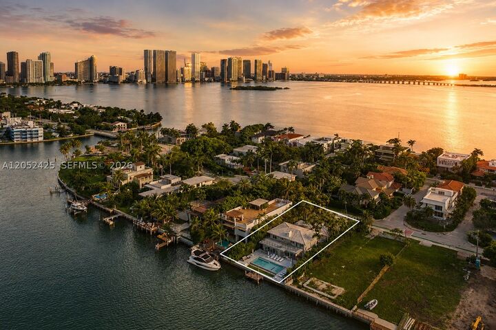Property Photo: 1300 S Venetian Way FL 33139
