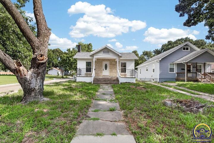 Property Photo:  1620 SW Lincoln St  KS 66604 