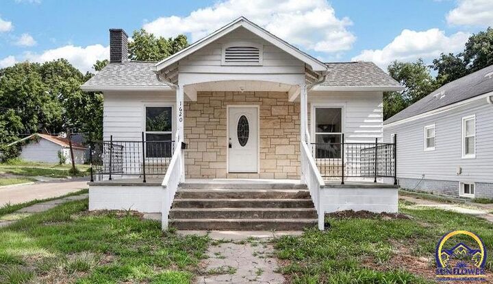 Property Photo:  1620 SW Lincoln St  KS 66604 