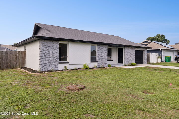 Property Photo: 540 Venetian Way FL 32953
