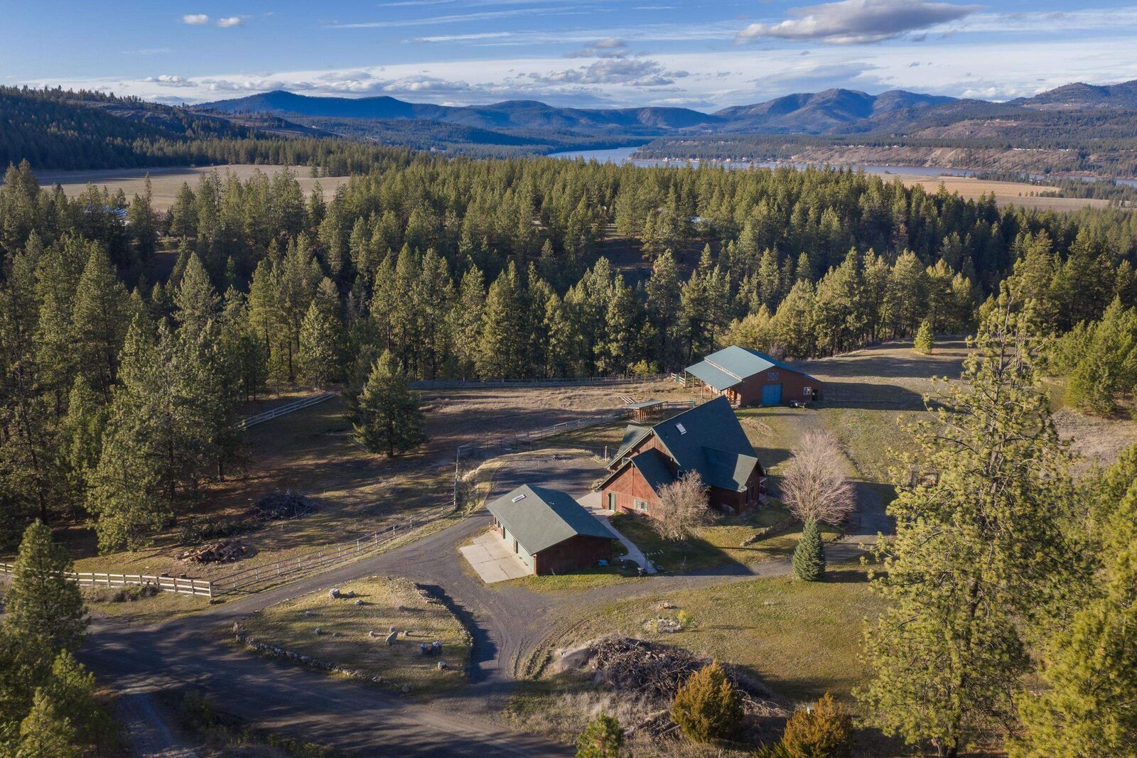 Property Photo: 15218 W Autumn Ln WA 99026