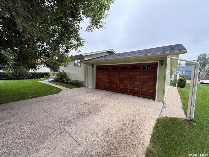 Property Photo: 206 March Avenue E SK S0A 2A0