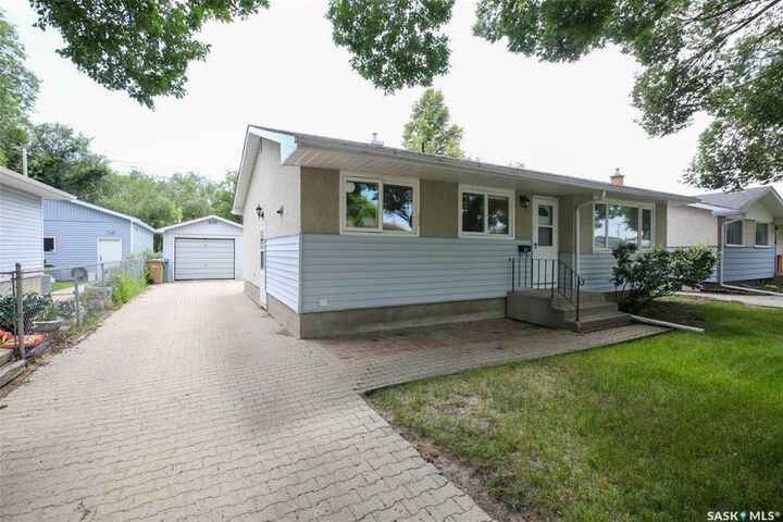 Property Photo: 83 Woodward Avenue SK S4R 3H3