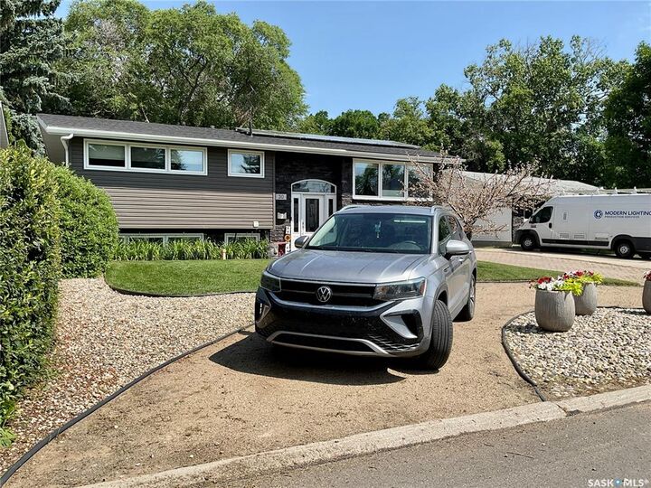 Property Photo: 30 Rosewood Place SK S4S 5N5