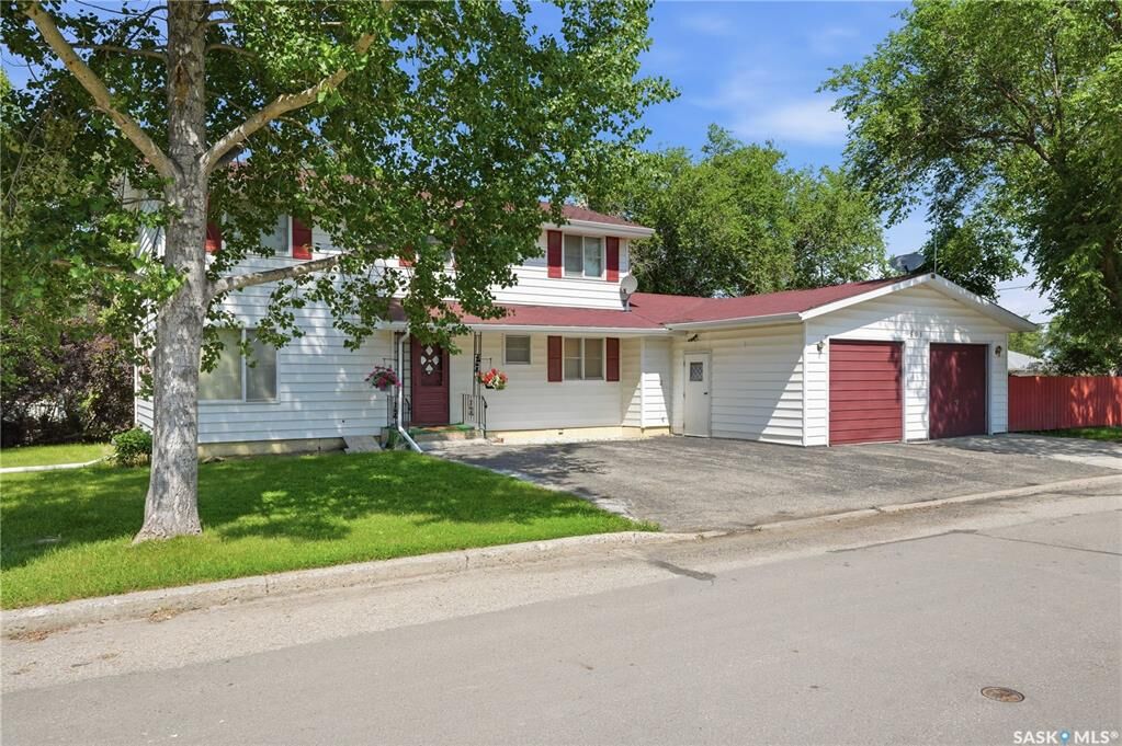 Property Photo: 501 3rd Street E SK S0K 4T0