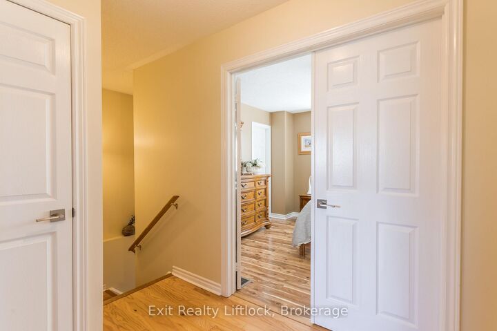 Property Photo:  8 Wilkins Crescent  ON L1E 3B9 