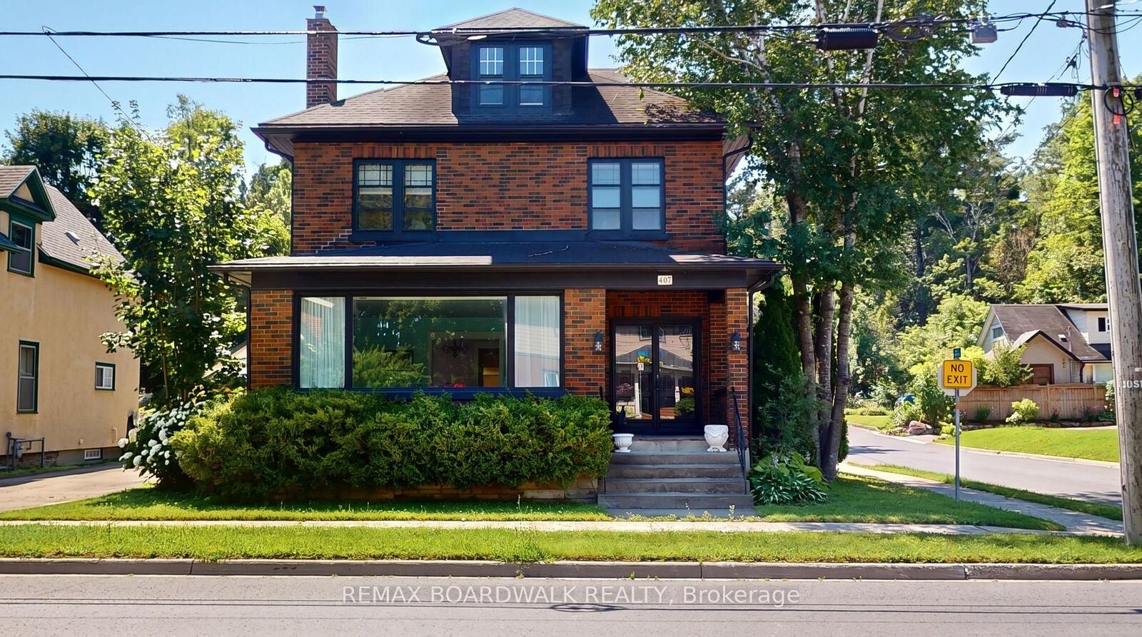 Property Photo: 407 King Street W ON K6V 3S8