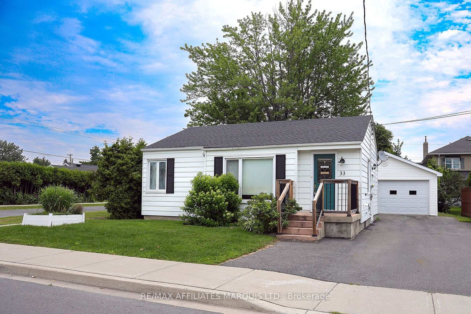 Property Photo: 33 Ontario Street ON K0C 1X0
