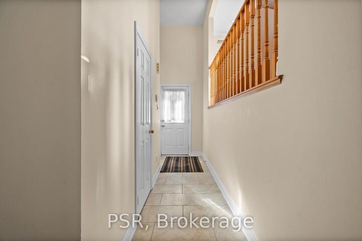 Property Photo: 17 Andrika Court ON L4Z 4E9