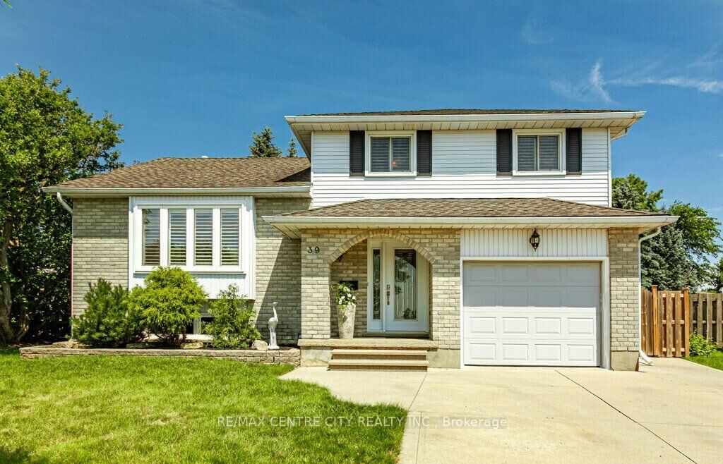Property Photo: 39 Bonnybank Court ON N2E 3B9