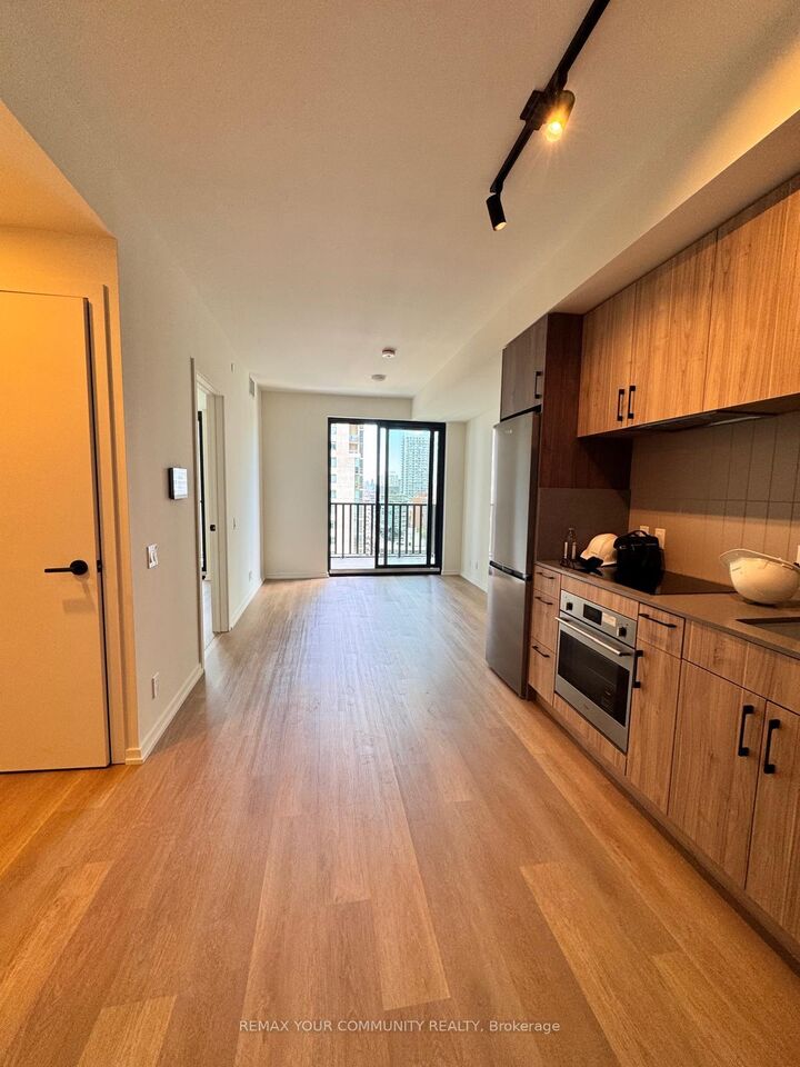 Property Photo:  109 Erskine Avenue 1708  ON M4P 1Y5 