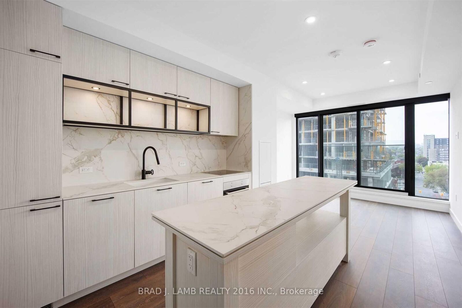Property Photo: 505 Richmond Street W 717 ON M5V 1Y3