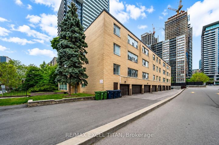 Property Photo:  77 Erskine Avenue 205  ON M4P 1Y5 