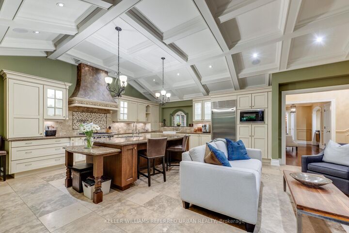 Property Photo:  11 Country Club Drive  ON M9A 3J3 