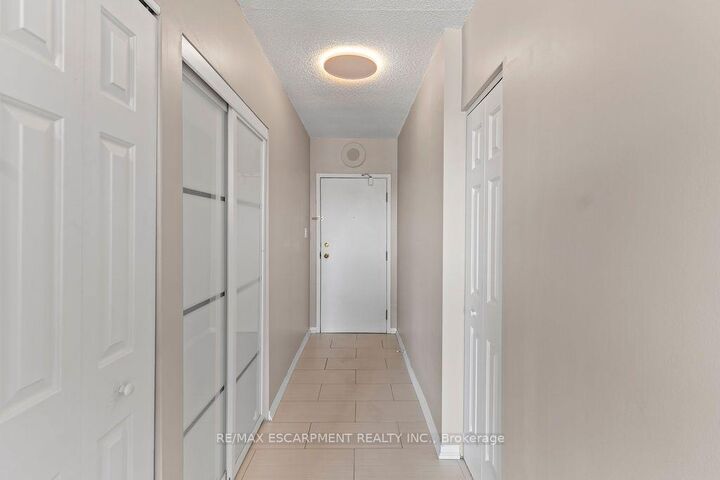 36 James Street S 810 — photo 1
