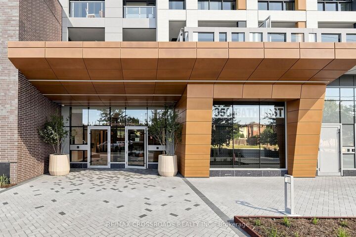 Property Photo: 7950 Bathurst Street 902 ON L4J 0L4