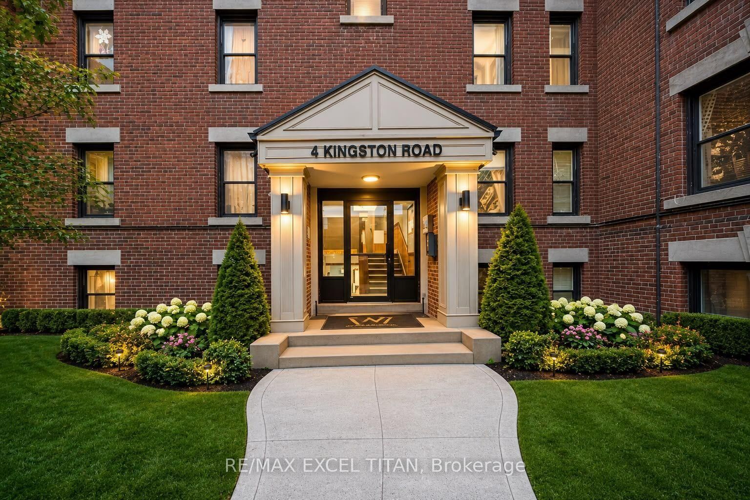 Photo de la propriété: 4 Kingston Road 43 ON M4L 2S4