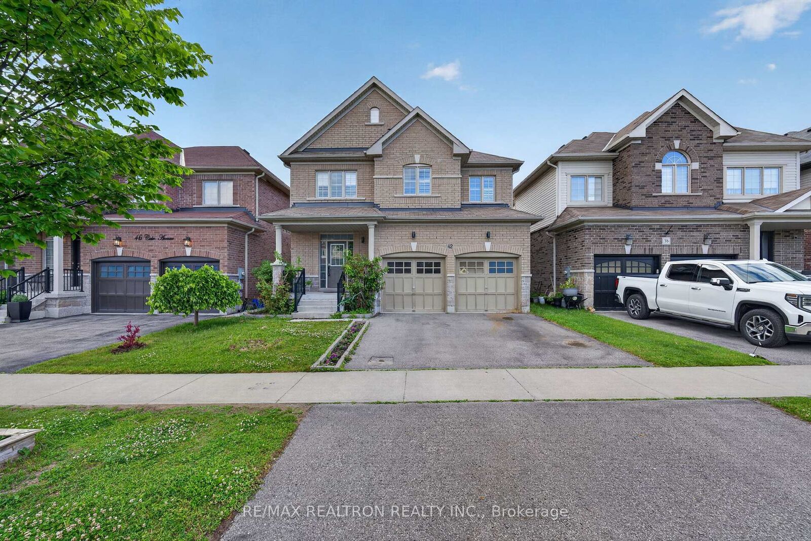 Property Photo:  42 Cale Avenue  ON L1E 0H4 