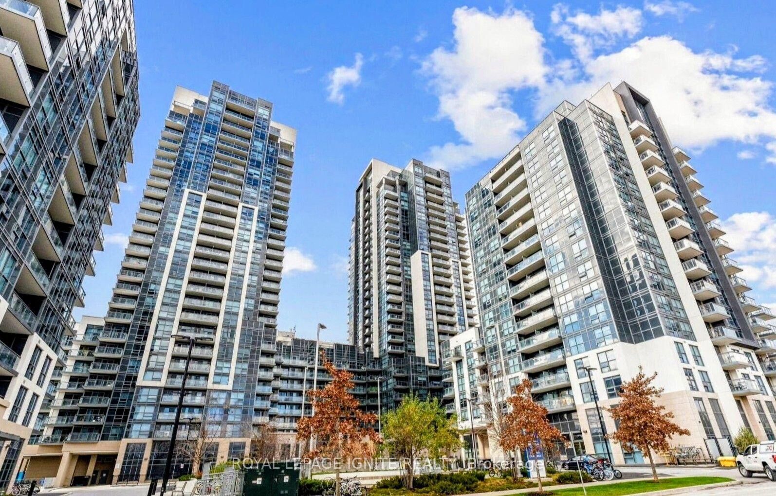 Property Photo: 30 Meadowglen Place 2204 ON M1G 0A6