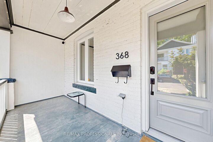Property Photo:  368 Howland Avenue  ON M5R 3B9 
