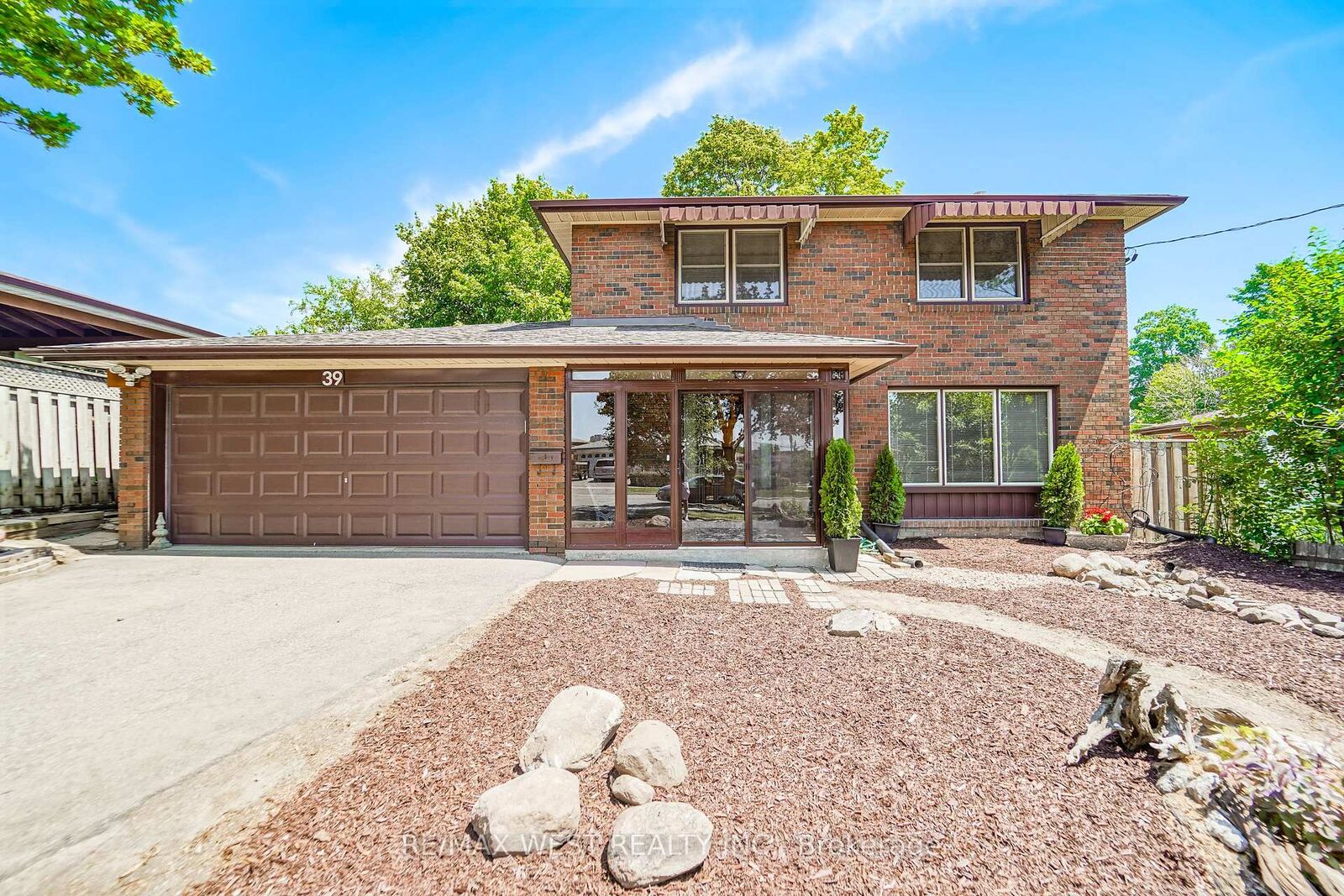Property Photo: 39 Madron Crescent ON M3J 1H8