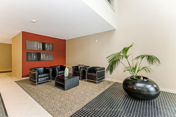 Property Photo:  138 Somerset Street W 502  ON K2P 0A3 