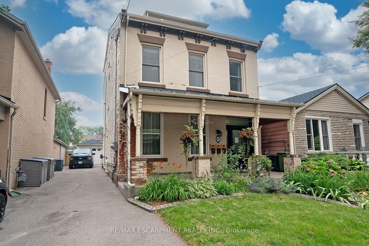 Property Photo: 87 Colbourne Street 2 ON L8R 2G6