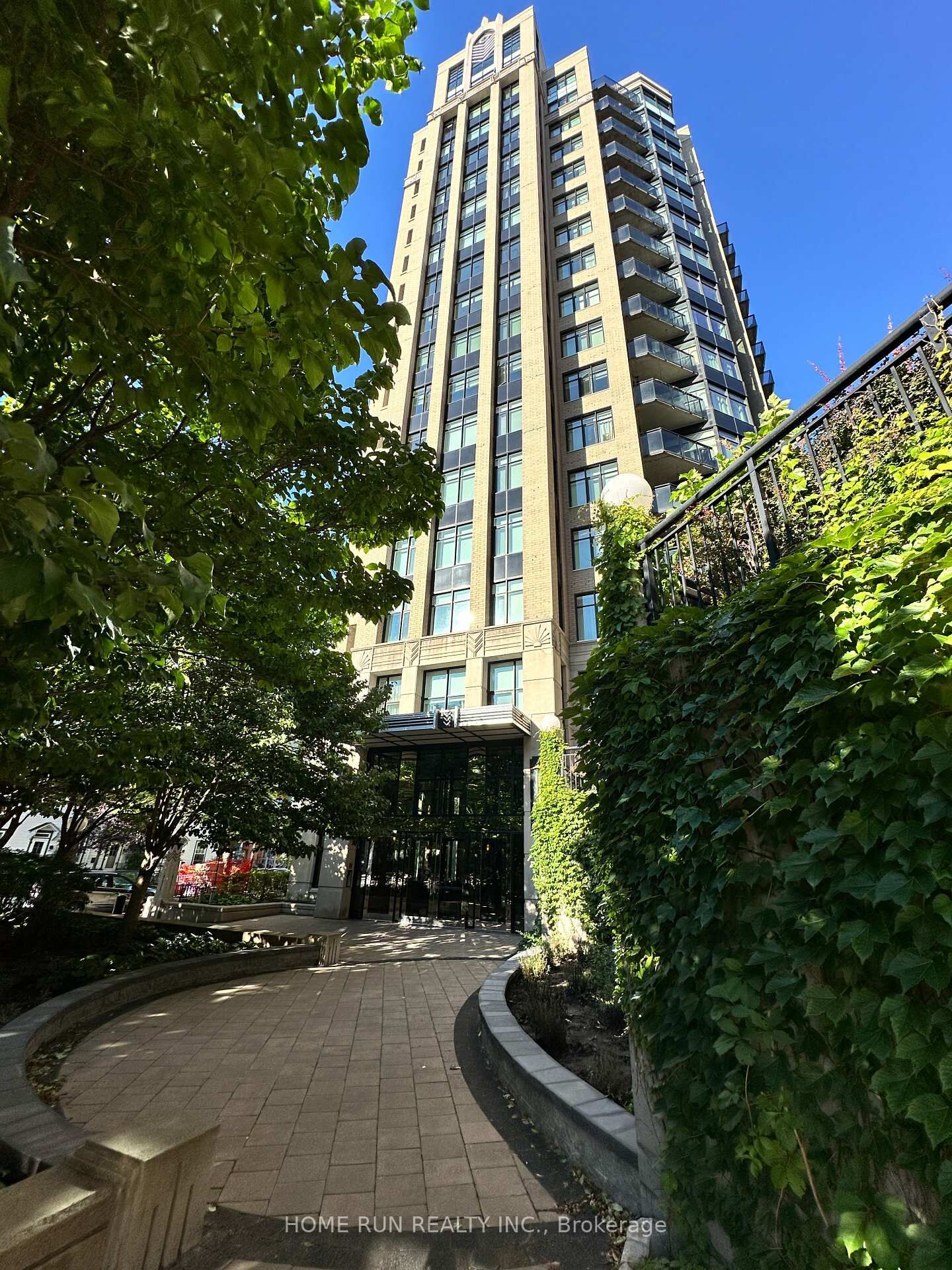 Property Photo: 235 Kent Street 714 ON K2P 0A5