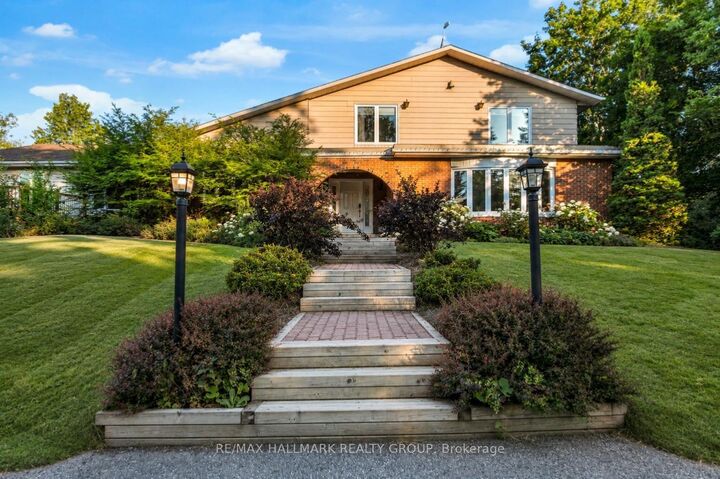 Property Photo: 7316 Flewellyn Road ON K2S 1B6