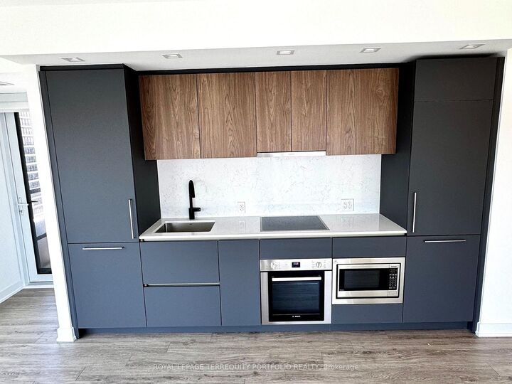 Property Photo:  609 Sherbourne Street 3102  ON M4X 0A4 