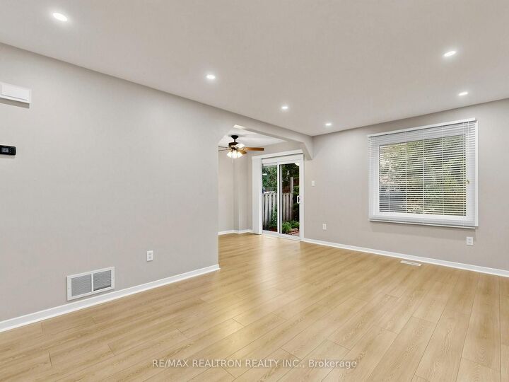 Property Photo: 12 Robin Court ON L4M 5M1