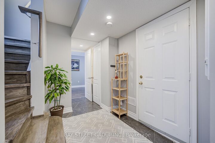 Property Photo:  52 Leitchcroft Crescent  ON L3T 7W1 