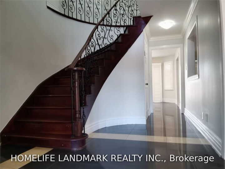 Property Photo: 367 Huntington Ridge Drive Upper ON L5R 1P1