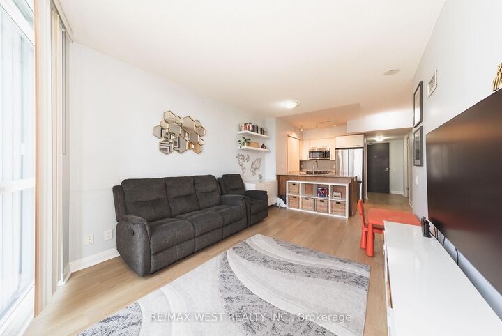 Property Photo: 1 Valhalla Inn Road 1206 ON M9B 1S9
