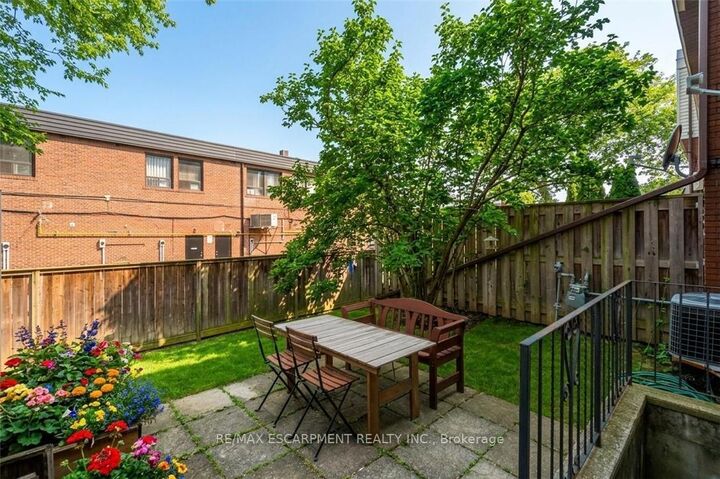 Property Photo: 23 Watsons Lane 6 ON L9H 5G9