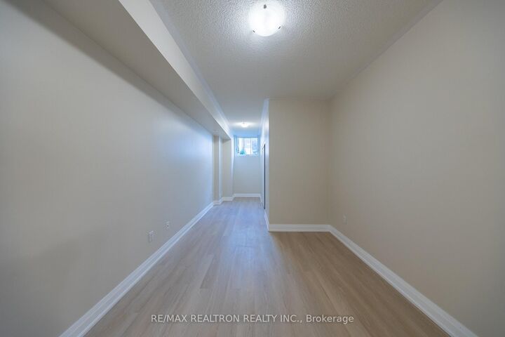 Property Photo:  6 Whitaker Way 157  ON L4A 4T4 